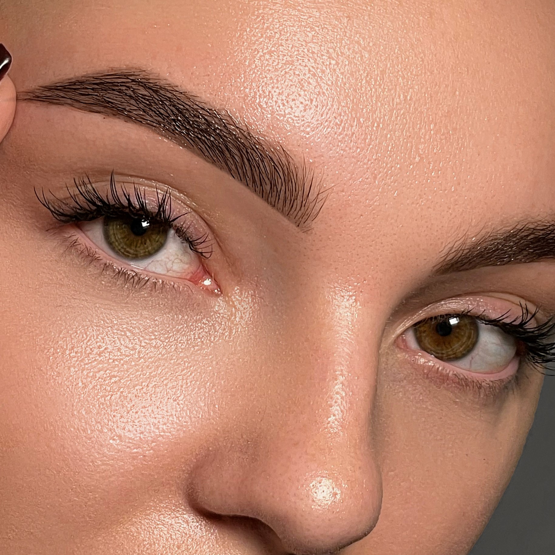 Efekt stylizacji brwi i rzęs